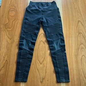 Alo black Leggings with Ribbed Detail.